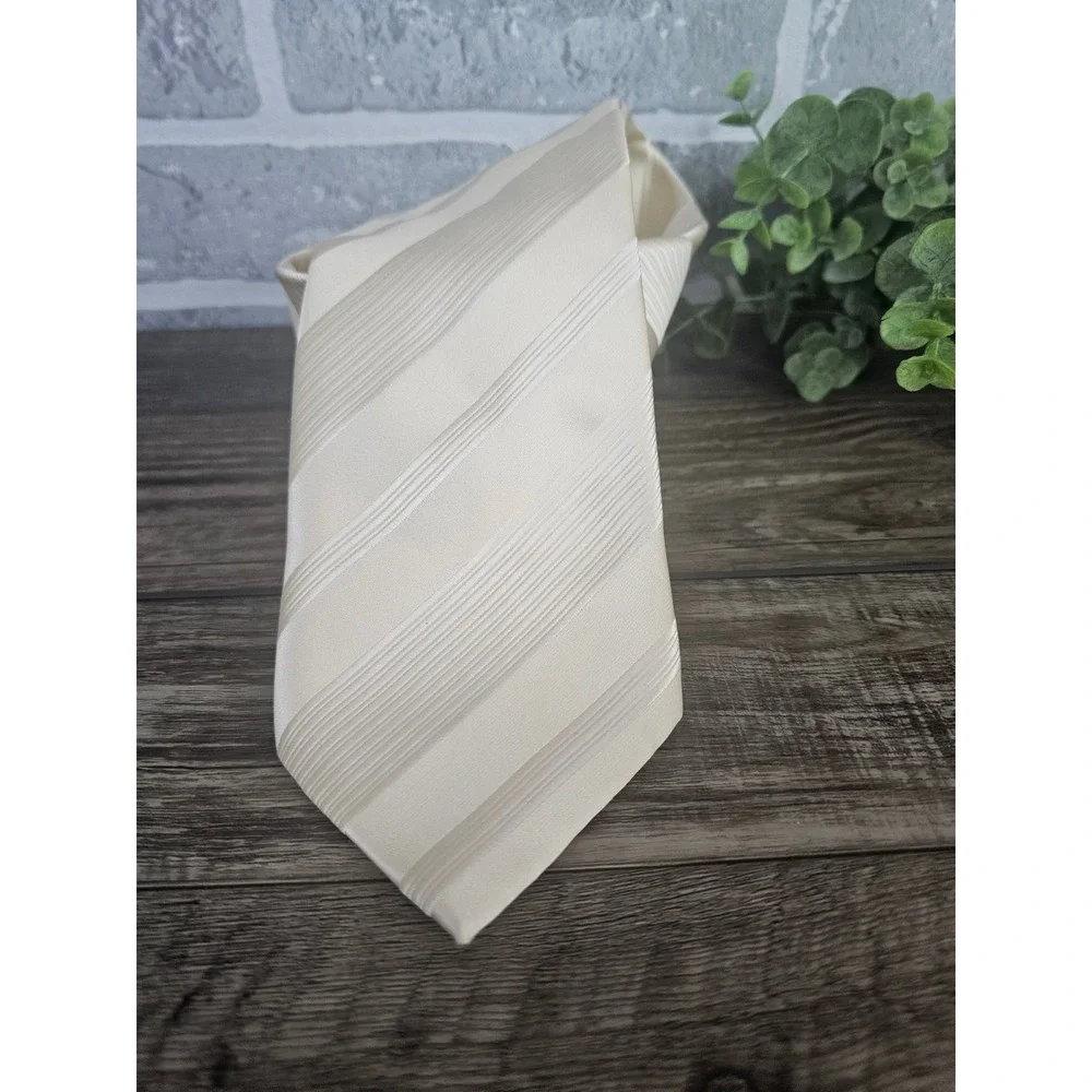 Donald J Trump Mens Cream Ivory Striped 100% Silk Necktie‎ Signature Collection
